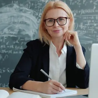 Miss Fernanda R., maestra de primaria